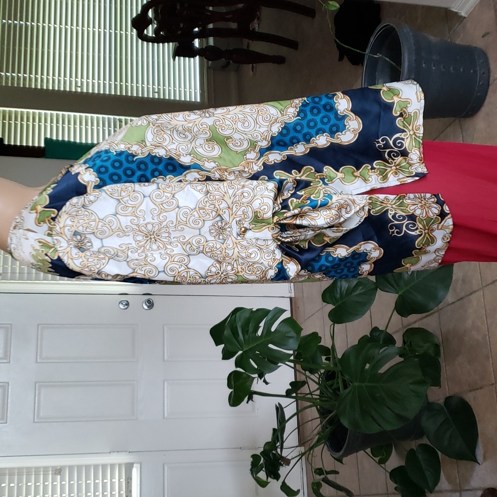 Elaborate Chain Pattern Rolled Button Sleeve - image 5